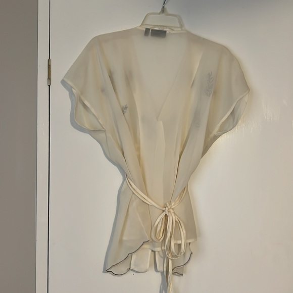 Apt. 9 short sleeve sheer top for women with a sequin design. Size XL - Picture 5 of 6